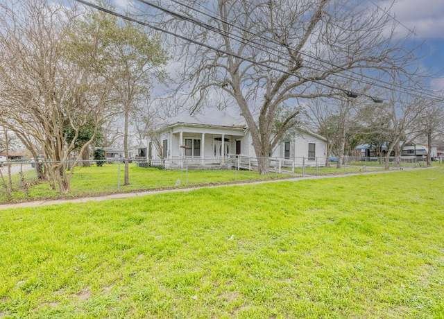 Property at 1003 Water St, Gonzales, TX 78629, 3 beds, 2 baths
