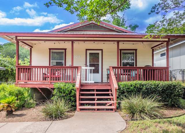 Property at 2104 New York Ave, Austin, TX 78702, 3 beds, 1 bath