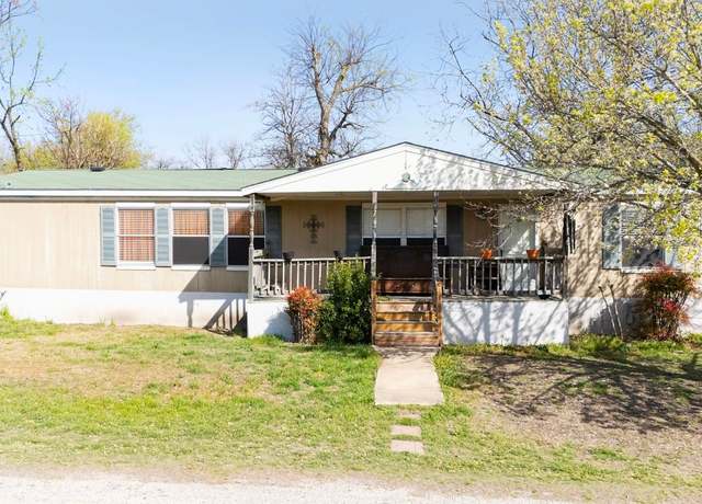 Property at 209 E Sheldon Ave, Thrall, TX 76578, 3 beds, 2 baths