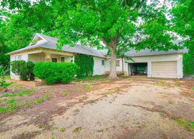 Property at 3104 S Main, Taylor, TX 76574, 4 beds, 2 baths