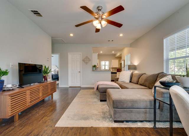 Property at 3010 E 14th St, Austin, TX 78702, 2 beds, 1 bath
