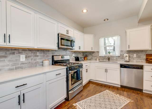 Property at 3010 E 14th St, Austin, TX 78702, 2 beds, 1 bath