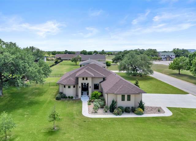 Property at 540 Legends Pkwy, Kingsland, TX 78639, 4 beds, 3 baths