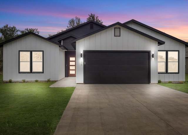 Property at 136 E Pauwela Ln, Bastrop, TX 78602, 3 beds, 2 baths