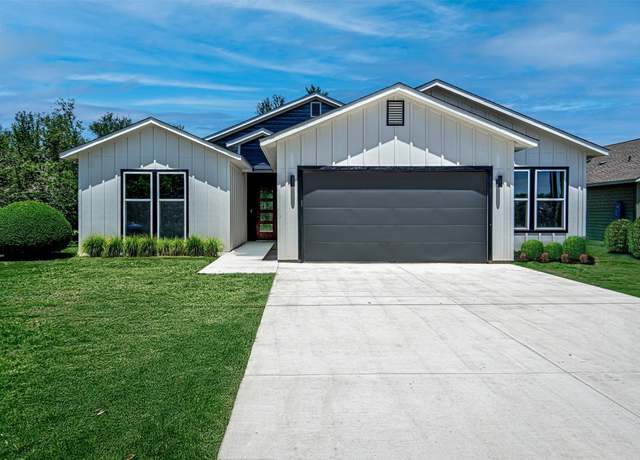 Property at 136 E Pauwela Ln, Bastrop, TX 78602, 3 beds, 2 baths