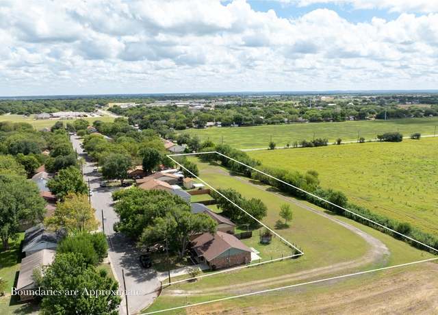 Property at 1508 Pendergrass St, Lockhart, TX 78644