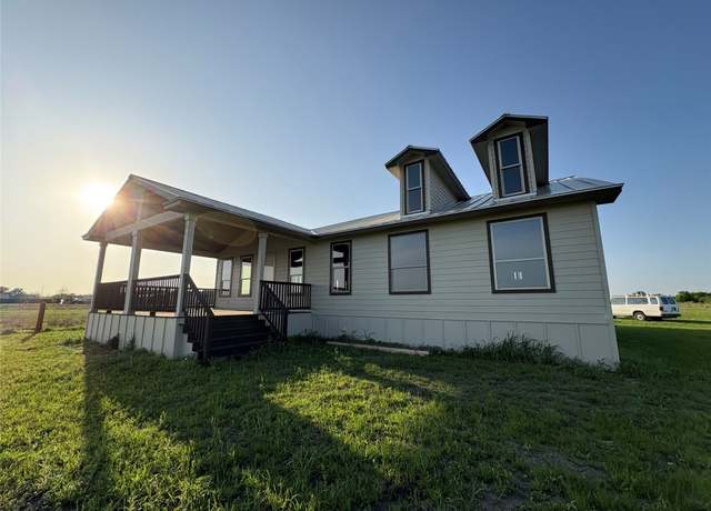Property at 581 County Road 462, Elgin, TX 78621, 4 beds, 3 baths