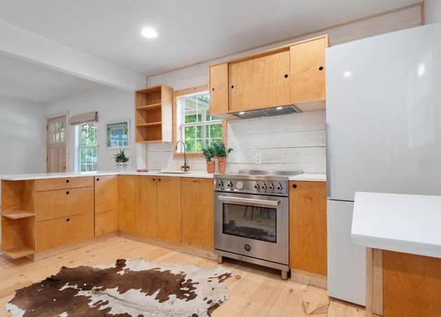Property at 1405 Cometa St, Austin, TX 78721, 2 beds, 1 bath