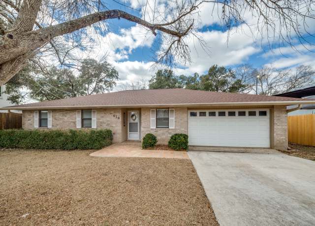 Property at 620 Lake Island Dr, Canyon Lake, TX 78133, 3 beds, 2 baths