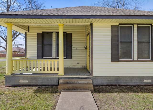 Property at 303 Vernon St, Taylor, TX 76574, 3 beds, 2 baths