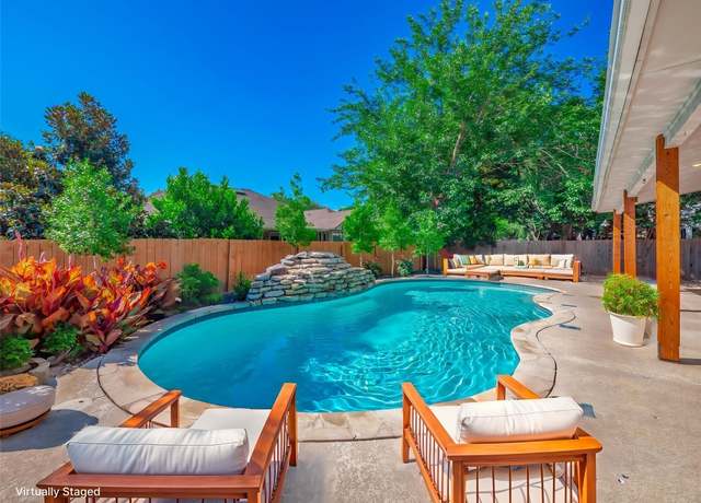 Property at 105 Brentwood Dr, Georgetown, TX 78628, 5 beds, 3.5 baths