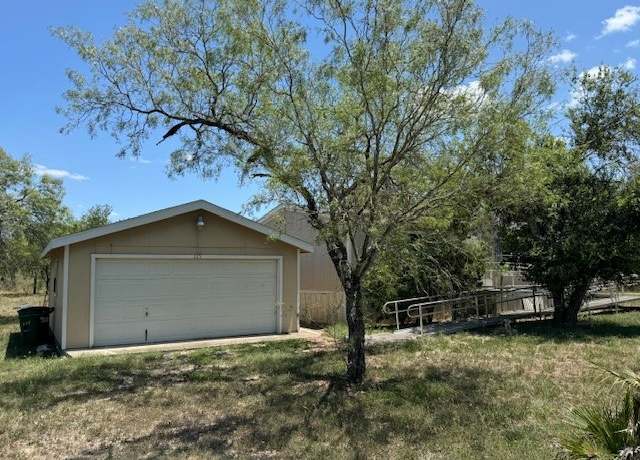Property at 125 Country Road 3829, San Antonio, TX 78253, 3 beds, 2 baths