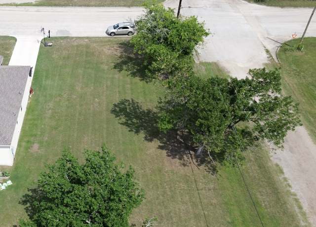 Property at 889 S Leon St, Giddings, TX 78942