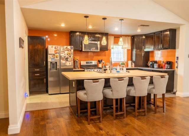 Property at 2107 Emerald Isle Dr, Leander, TX 78641, 3 beds, 2 baths