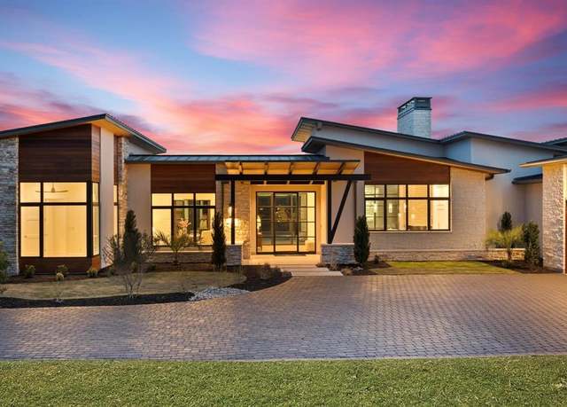 Property at 1047 Overlook Pkwy, Horseshoe Bay, TX 78657, 4 beds, 4.5 baths