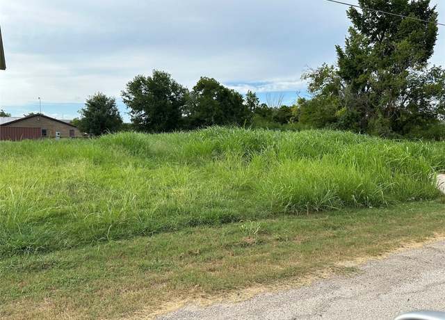Property at 213 4th St, Rockdale, TX 76567, 3 beds, 2.5 baths
