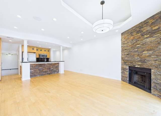 Property at 1501 Barton Springs Rd #222, Austin, TX 78704, 3 beds, 3 baths