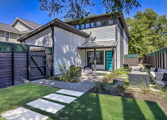 Property at 2612 Hidalgo St, Austin, TX 78702, 3 beds, 2.5 baths