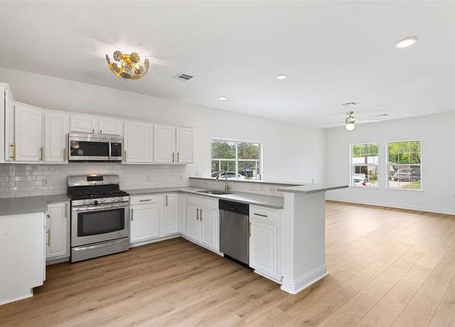 Property at 5408 Downs Dr #1, Austin, TX 78721, 3 beds, 2.5 baths