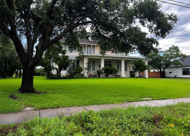 Property at 701 Sloan St, Taylor, TX 76574, 3 beds, 3.5 baths