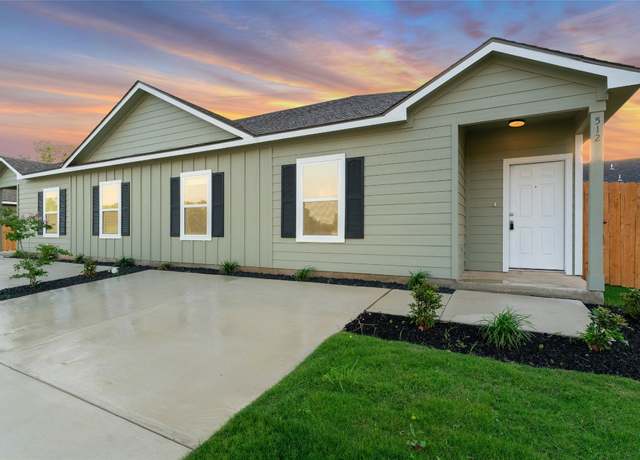 Property at 513-515 Hudson St, Seguin, TX 78155, 6 beds, 4 baths
