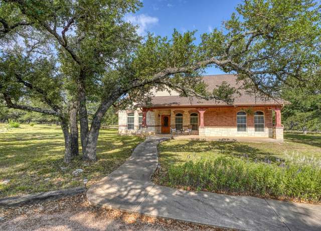 Property at 1050 Twisted Oak Dr, Horseshoe Bay, TX 78657, 3 beds, 3 baths