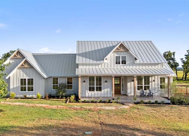 Property at 320 Spencer Ct, Fredericksburg, TX 78624, 4 beds, 3 baths