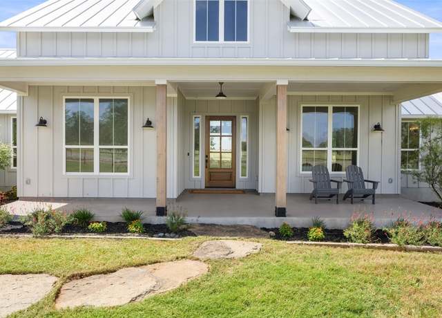 Property at 320 Spencer Ct, Fredericksburg, TX 78624, 4 beds, 3 baths