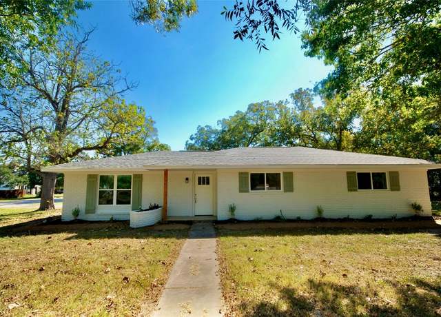 Property at 316 N Penn St, Flatonia, TX 78941, 3 beds, 2 baths