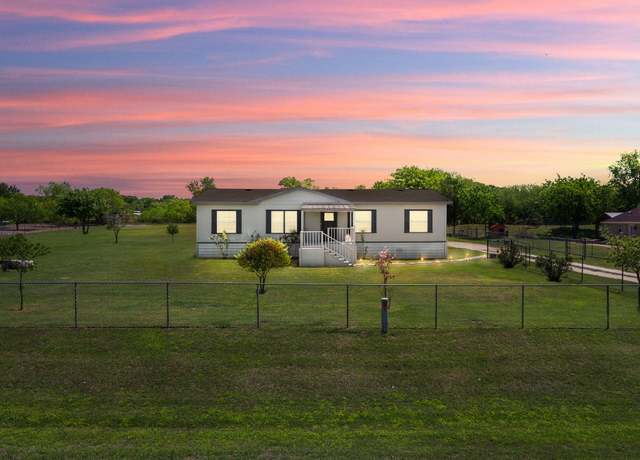 Property at 283 Fm 671, Lockhart, TX 78644, 3 beds, 2 baths