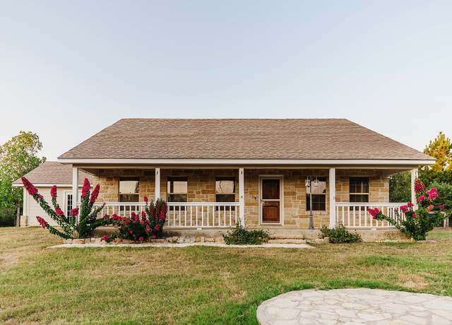 Property at 139 Village Forest Dr, Smithville, TX 78957, 3 beds, 2 baths