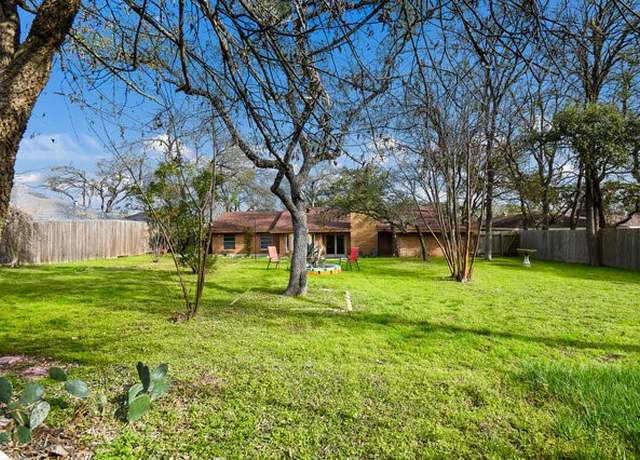 Property at 5704 Parkwood Dr, Austin, TX 78735, 3 beds, 2.5 baths