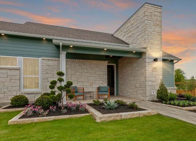 Property at 7724 Skytree Dr, Austin, TX 78744, 4 beds, 4 baths