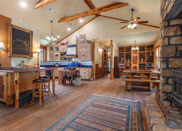 Property at 136 Red Fox Ln, Bastrop, TX 78602, 5 beds, 5 baths
