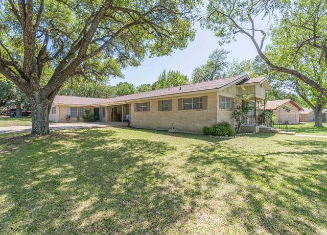 Property at 324 Craddock Ave, San Marcos, TX 78666, 5 beds, 3 baths