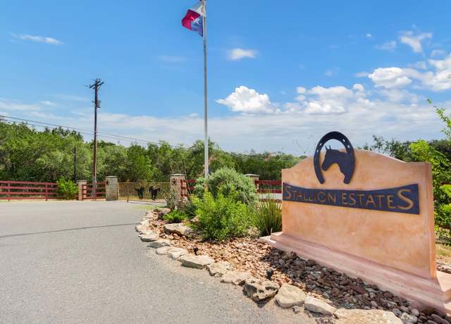 Property at 472 Stallion Estates Dr, Blanco, TX 78070