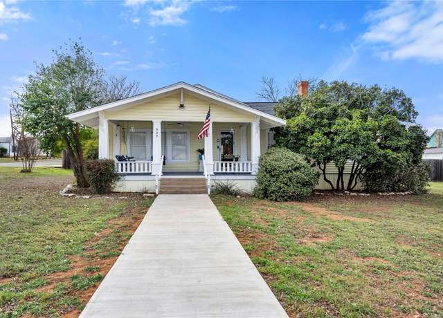 Property at 909 Flag St, Llano, TX 78643, 2 beds, 2 baths