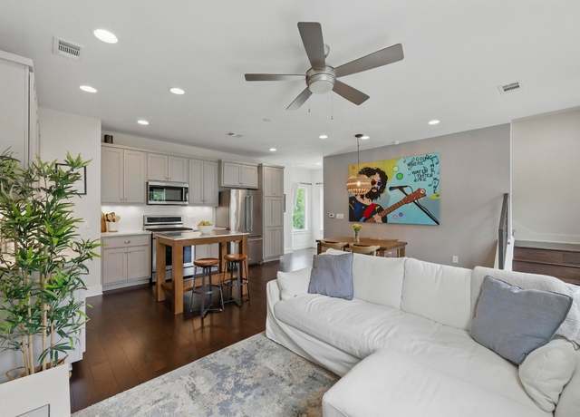 Property at 2710 Halcyon Dr #24, Austin, TX 78702, 2 beds, 1.5 baths