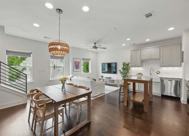 Property at 2710 Halcyon Dr #24, Austin, TX 78702, 2 beds, 1.5 baths