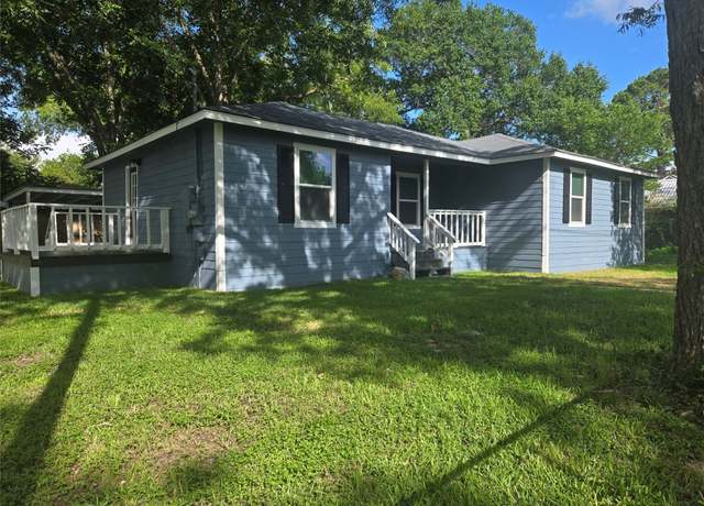 Property at 802 Front St, Columbus, TX 78943, 3 beds, 2 baths