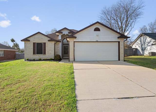Property at 1906 E 18th St, Georgetown, TX 78626, 3 beds, 2 baths