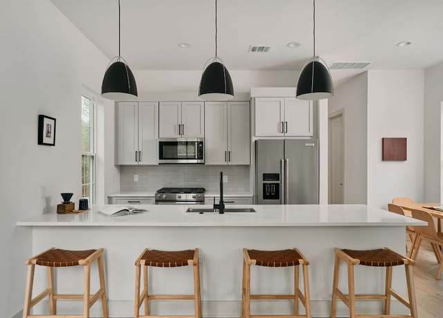 Property at 2209 Woodland Ave #101, Austin, TX 78741, 2 beds, 2.5 baths
