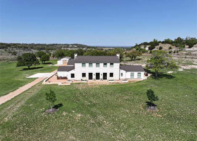 Property at 130 Overlook Dr, Fredericksburg, TX 78624, 4 beds, 3.5 baths