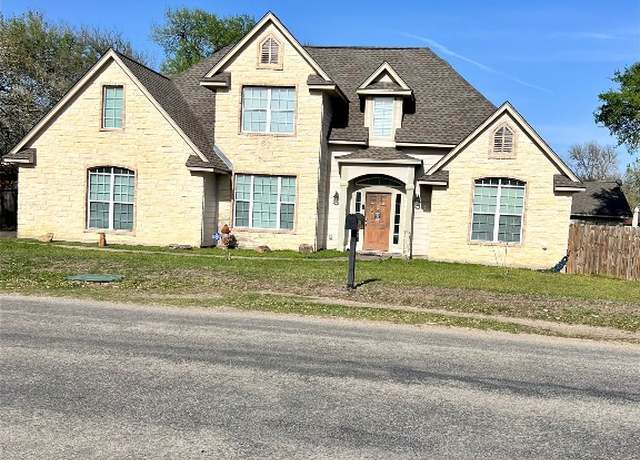 Property at 312 Country Club Dr, La Grange, TX 78945, 4 beds, 2.5 baths