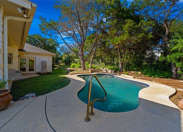 Property at 758 Mission Hts, New Braunfels, TX 78130, 4 beds, 2.5 baths