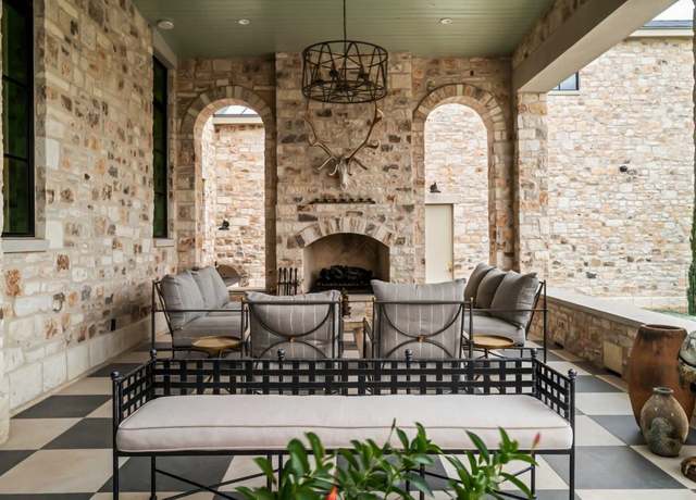 Property at 371 Achtzehn Rd, Fredericksburg, TX 78624, 5 beds, 5.5 baths