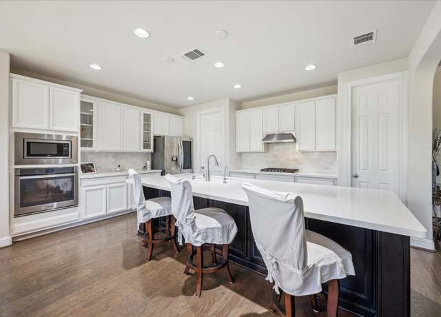 Property at 19508 Summit Glory Trl #142, Spicewood, TX 78669, 4 beds, 2.5 baths