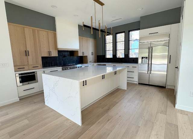 Property at 705 E 50th St, Austin, TX 78751, 5 beds, 4 baths