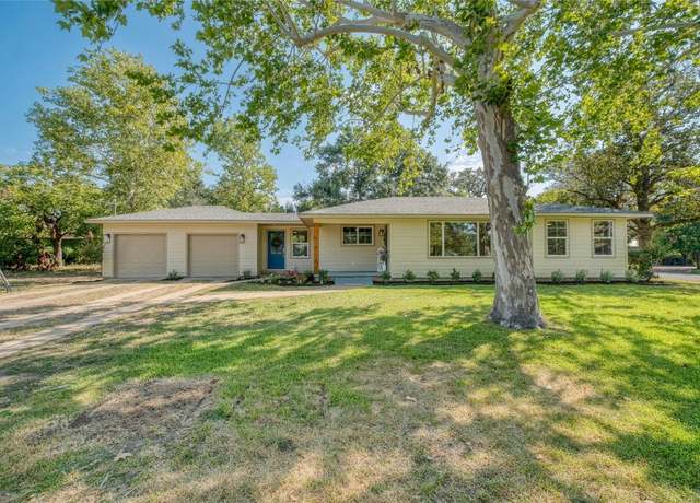 Property at 293 S College St, La Grange, TX 78945, 2 beds, 2 baths