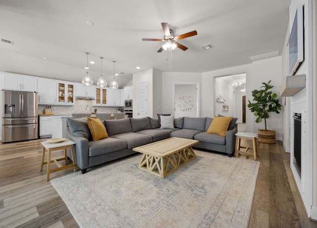 Property at 633 Mendocino Ln, Austin, TX 78737, 4 beds, 3 baths